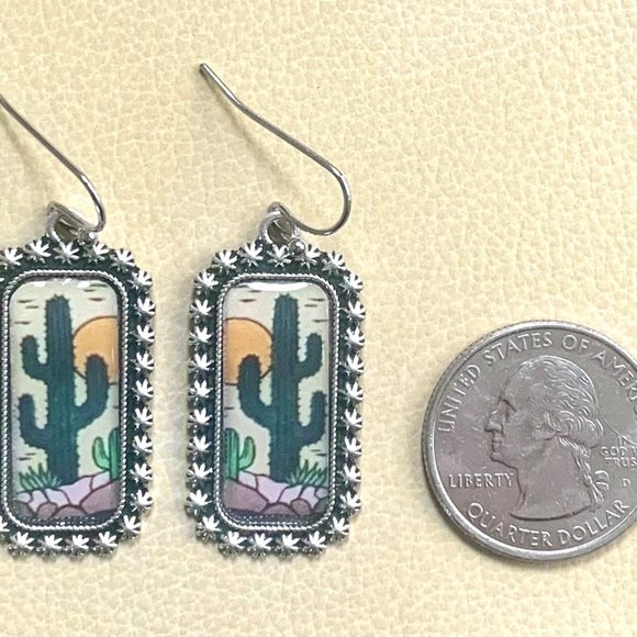 Southwestern Silver Plated Vintage Cactus Desert Art Picture Dangle Earrings New - Picture 3 of 3